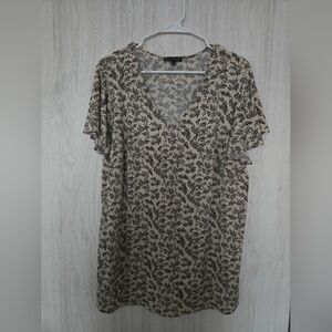 Adrianna Papell Black and Cream Floral Top size 1X